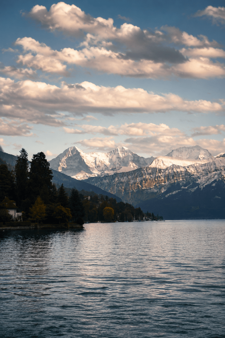 Switzerland itinerary lakes and mountains landscape